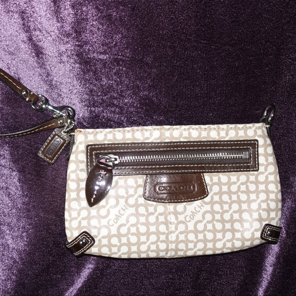 Coach Handbags - Coach Penelope Op Art Handbag/Clutch/Wristlet